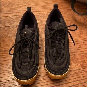 Size 6 women’s Nike air max 97